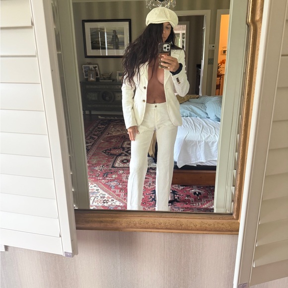 Dolce Gabbana white corduroy vintage pantsuit with matching hat. - Picture 12 of 15